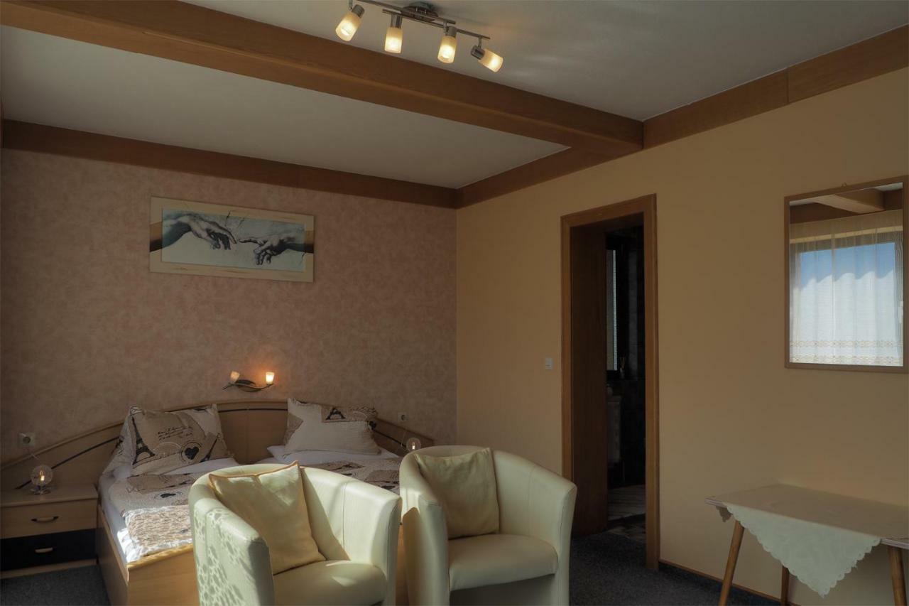 Gaestehaus Kratzer ヴィルゲン エクステリア 写真